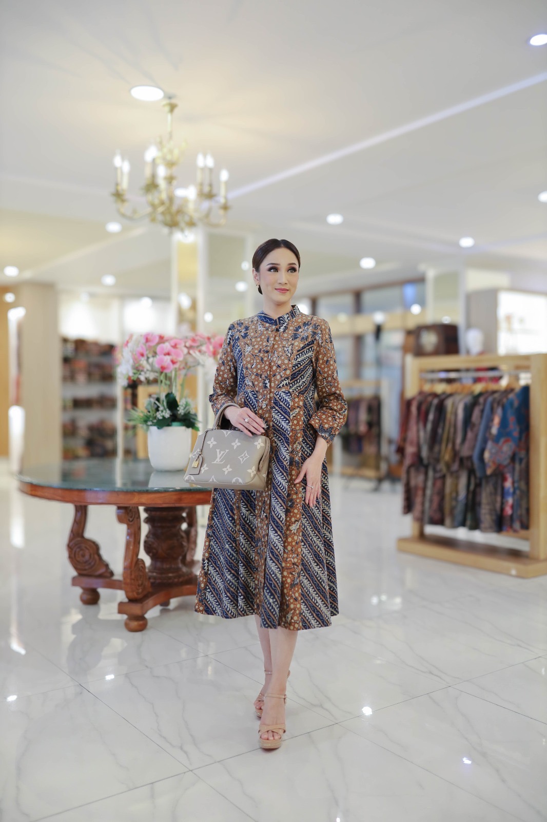 Model wearing a hand-drawn Batik Soga parang shirt in a Javanese heritage house